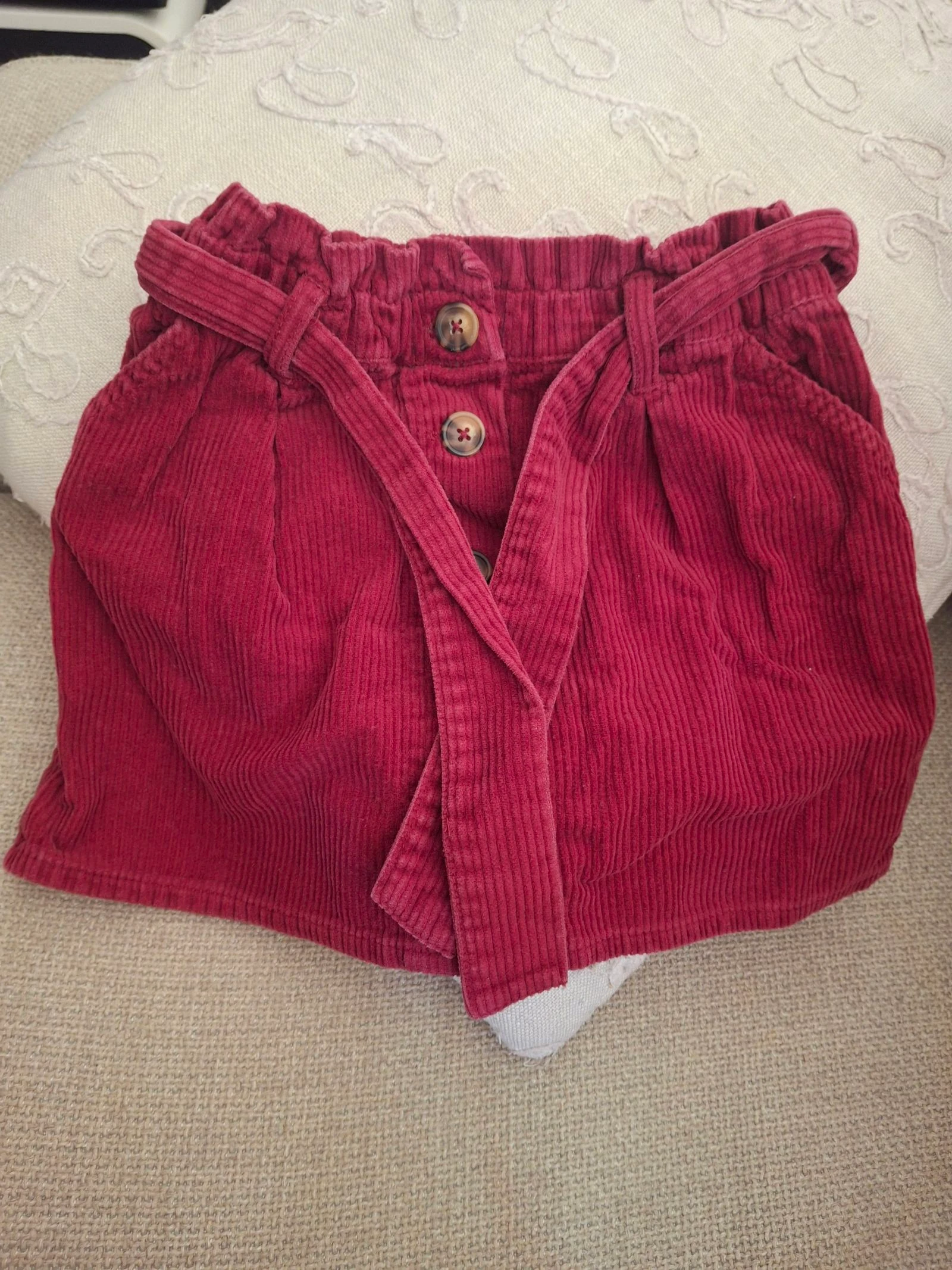 Jupe en velours côtelé  bordeaux avec ceinture  taille 6 ans  vert baudet